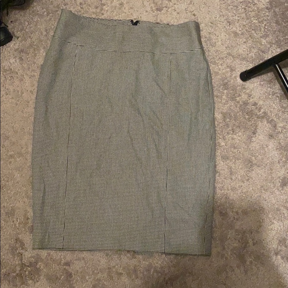 Chic Express back button down pencil skirt